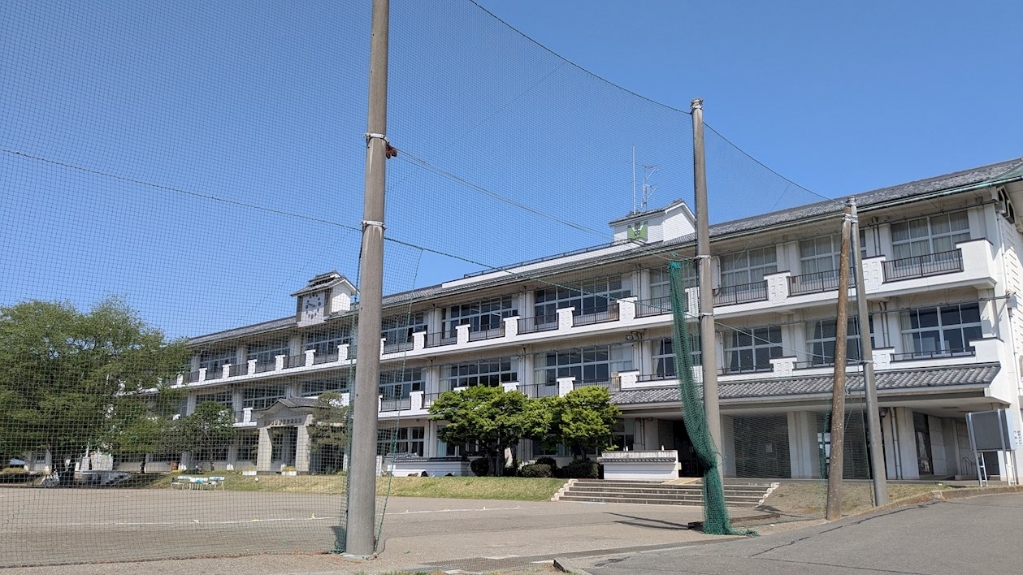 中学校　真岡市立真岡西中学校（中学校）まで743m