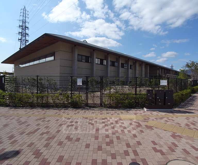 小学校　洛南小学校（小学校）まで640m