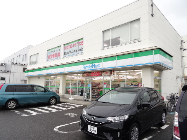 コンビニ　ファミリーマート新潟近江三丁目店（コンビニ）まで307m
