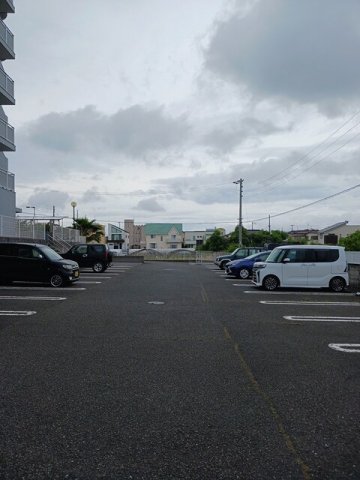 駐車場　駐車場に車を止められます