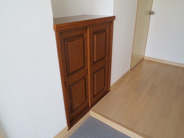 玄関　下駄箱付！