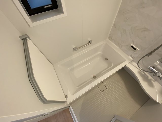 バス・シャワールーム　ゆったり足を伸ばして入れますよ