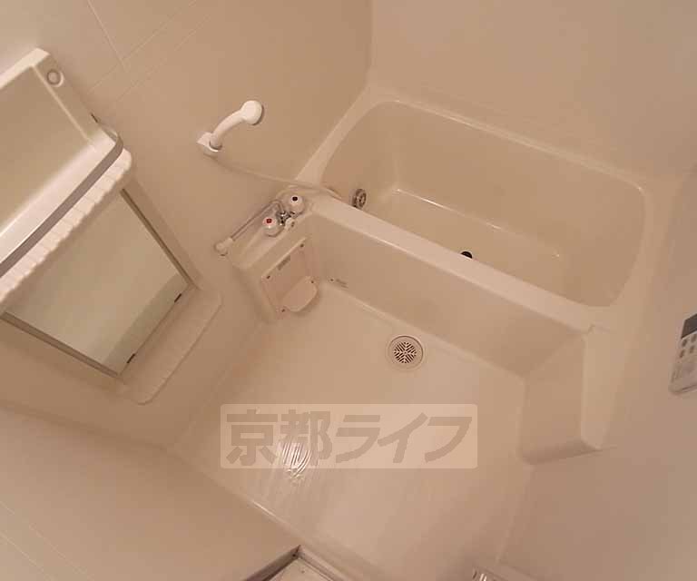 バス・シャワールーム　広めのバスルームです。