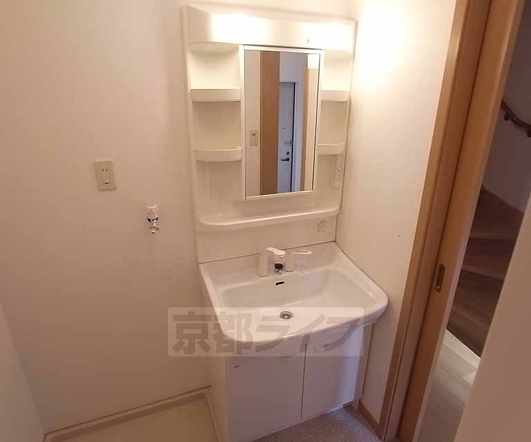 洗面設備　独立洗面台です。