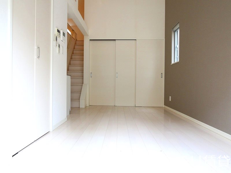 居室・リビング　別号室タイプの為、現状を優先致します。