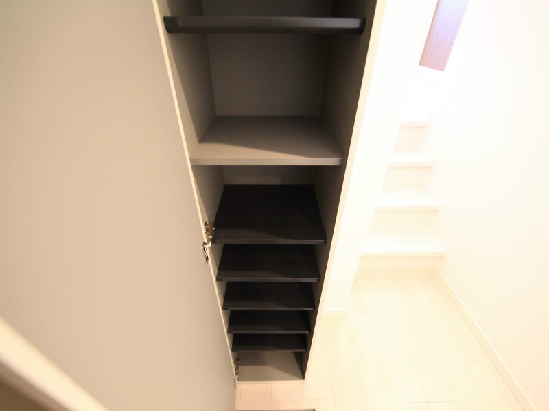 玄関　玄関　シューズボックス付（収納充実してます）