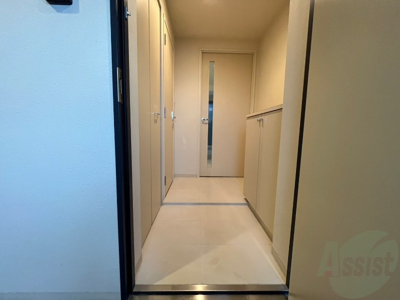 玄関　玄関です。ご覧の通り広々としていますね。