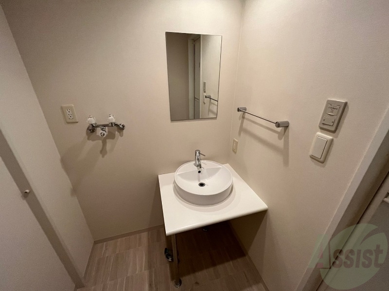 洗面設備　お洒落な独立洗面化粧台になっておりました！