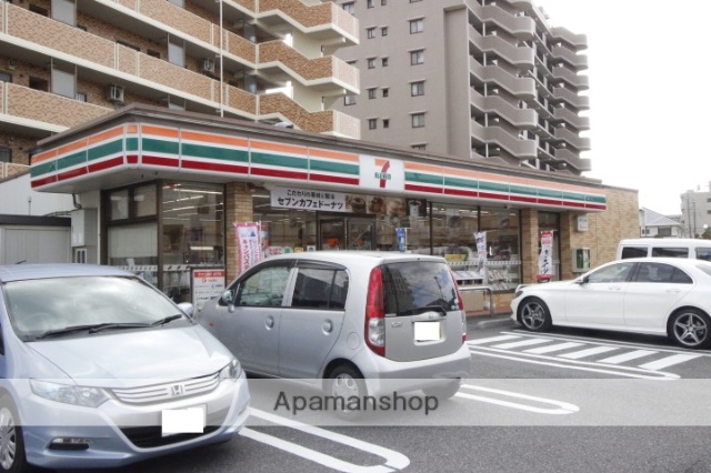 コンビニ　セブンイレブン（コンビニ）まで381m