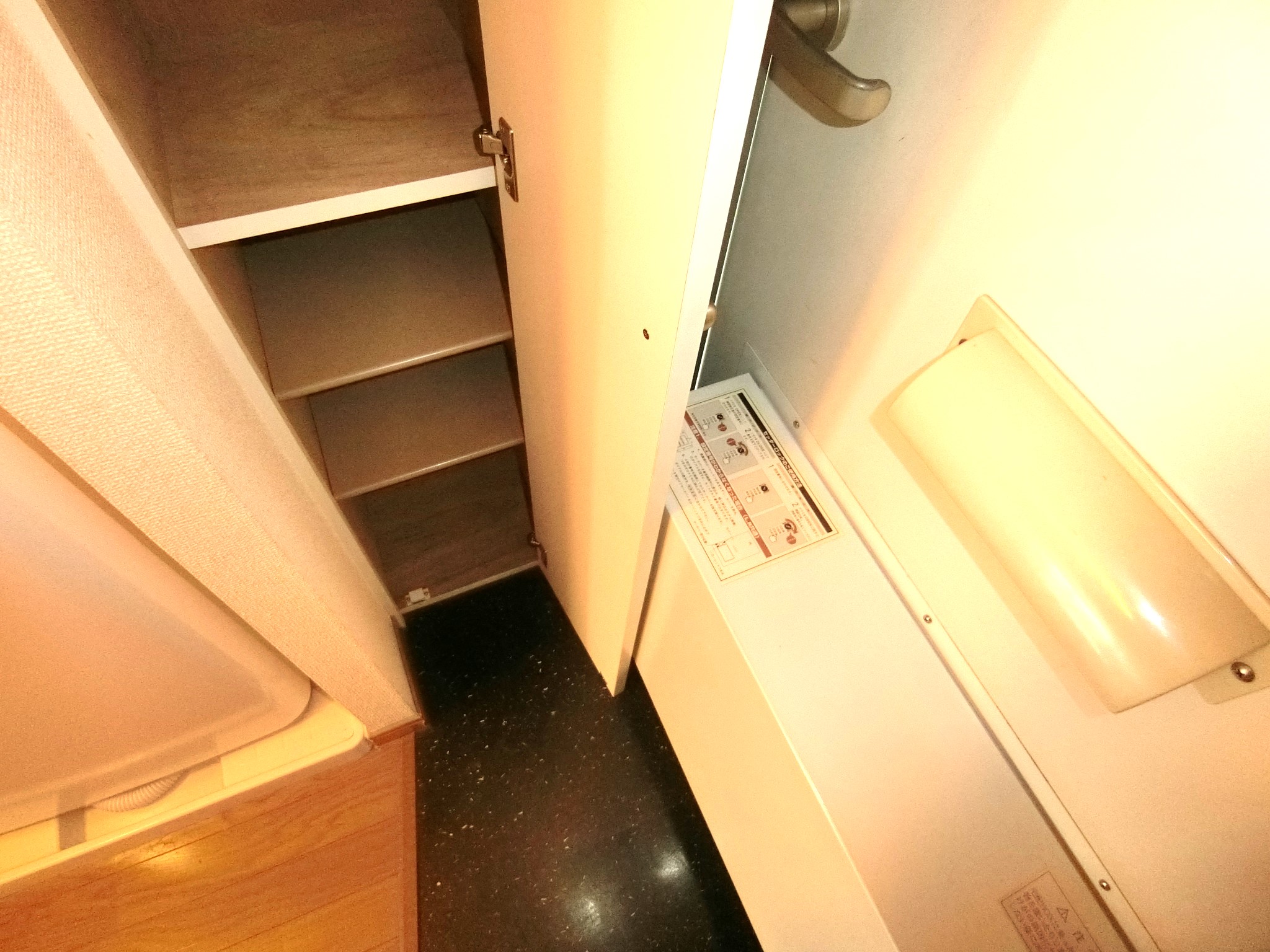 玄関　留守でも安心な宅配ＢＯＸとシューズボックスを完備☆