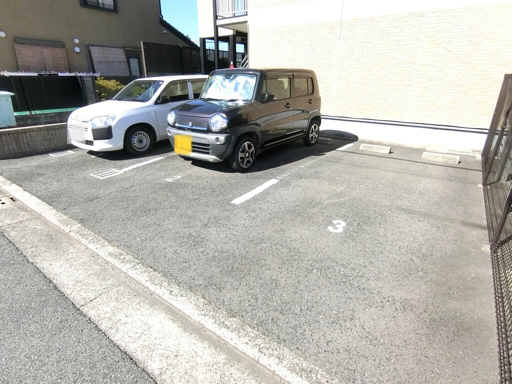 駐車場　敷地内駐車場を完備です☆