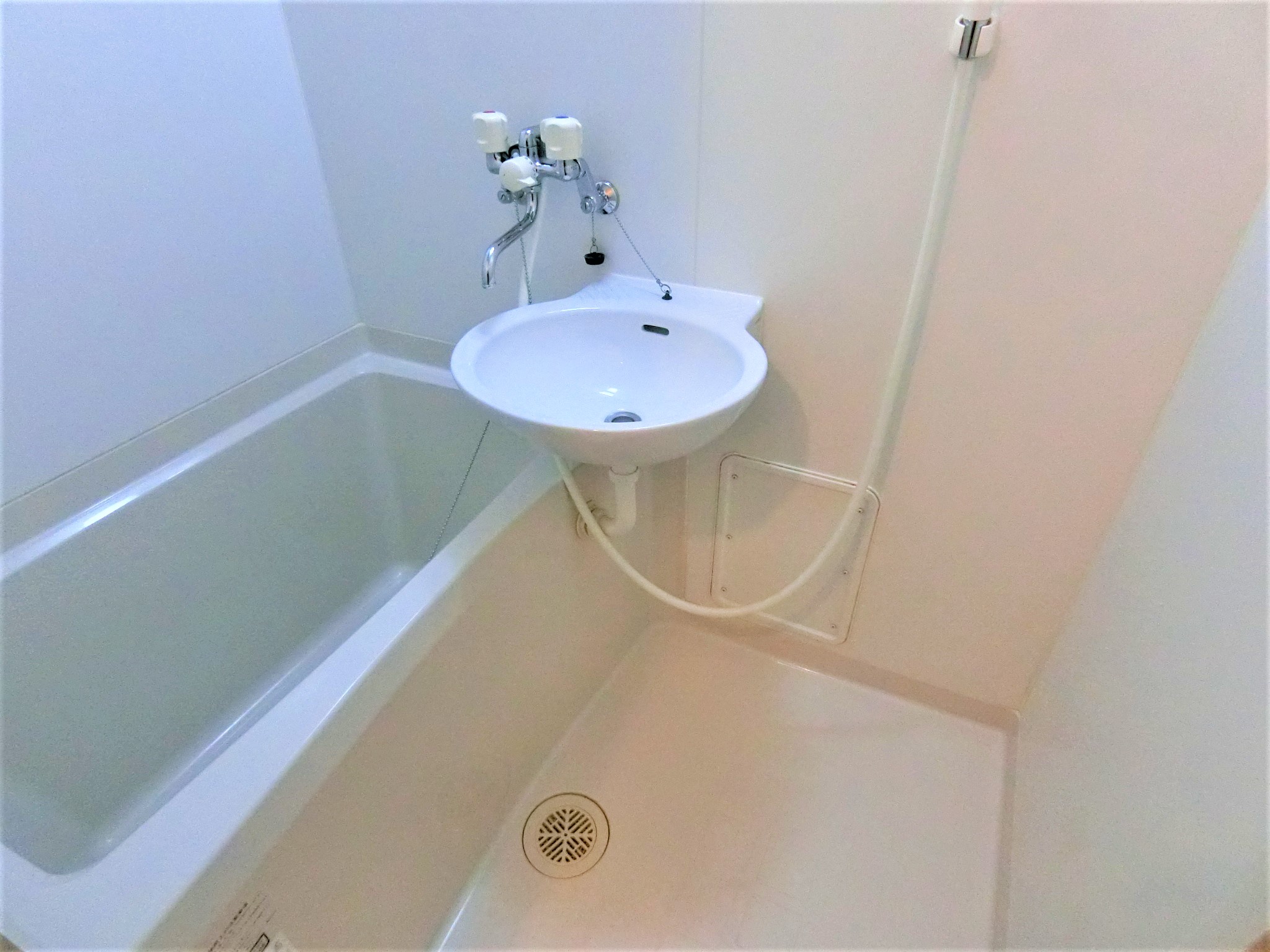 バス・シャワールーム　浴室乾燥機を完備です☆