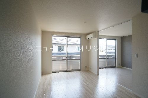 居室・リビング　南向きのリビングです！