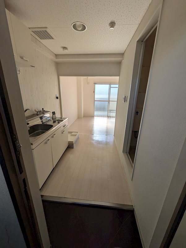 玄関　同物件別号室のお写真です（308号室）