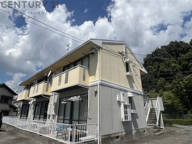 建物外観　敷地内に駐車場があります♪