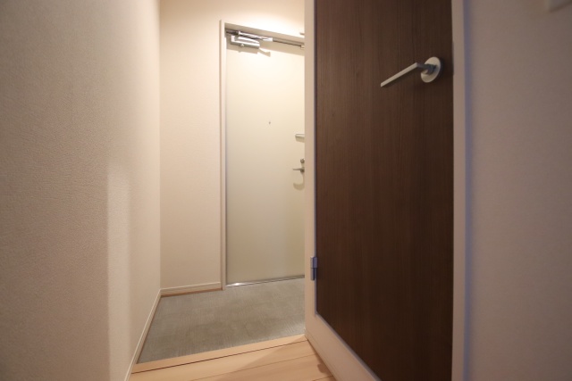 玄関　同タイプ別室の参考写真です。※現況優先