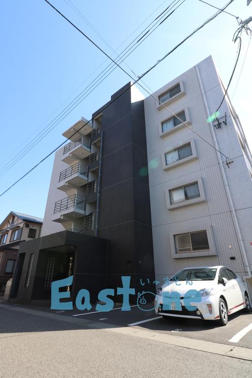 建物外観　オートロックのあるエントランス♪