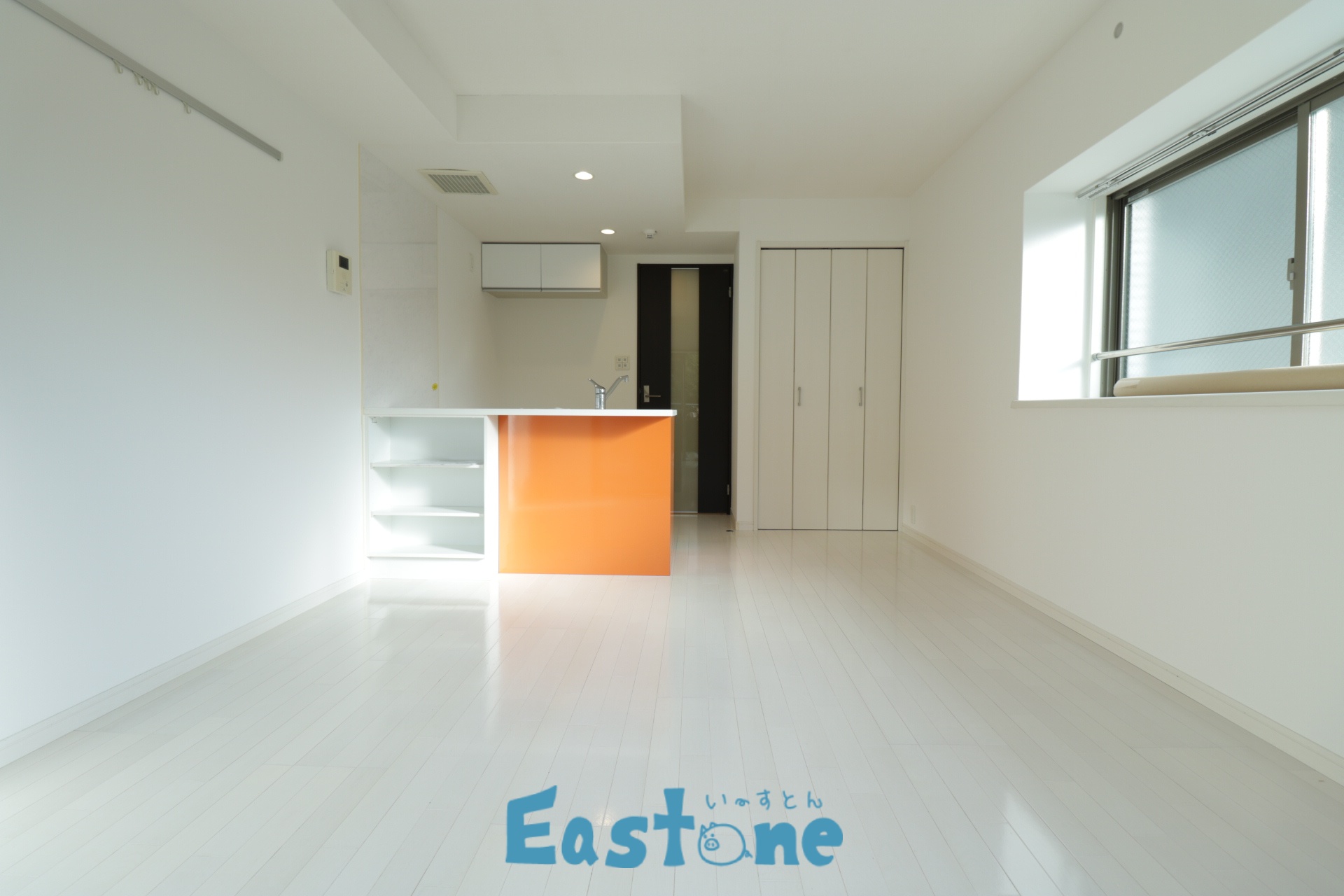 居室・リビング　角部屋２面採光の明るいお部屋