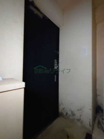 玄関　別部屋の参考写真になります。