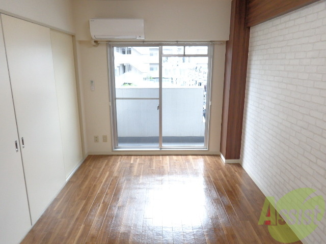 その他部屋・スペース　寝室としても扉を開けてリビングとしても使えます。