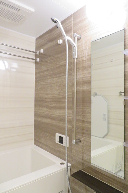 バス・シャワールーム　追炊機能、浴室乾燥機付きバス