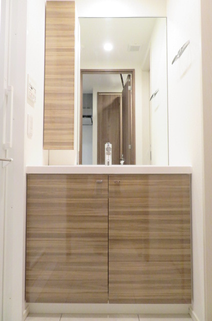 洗面設備　ハンドシャワー付き独立洗面台