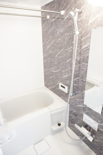 バス・シャワールーム　機能的なバスルームです☆