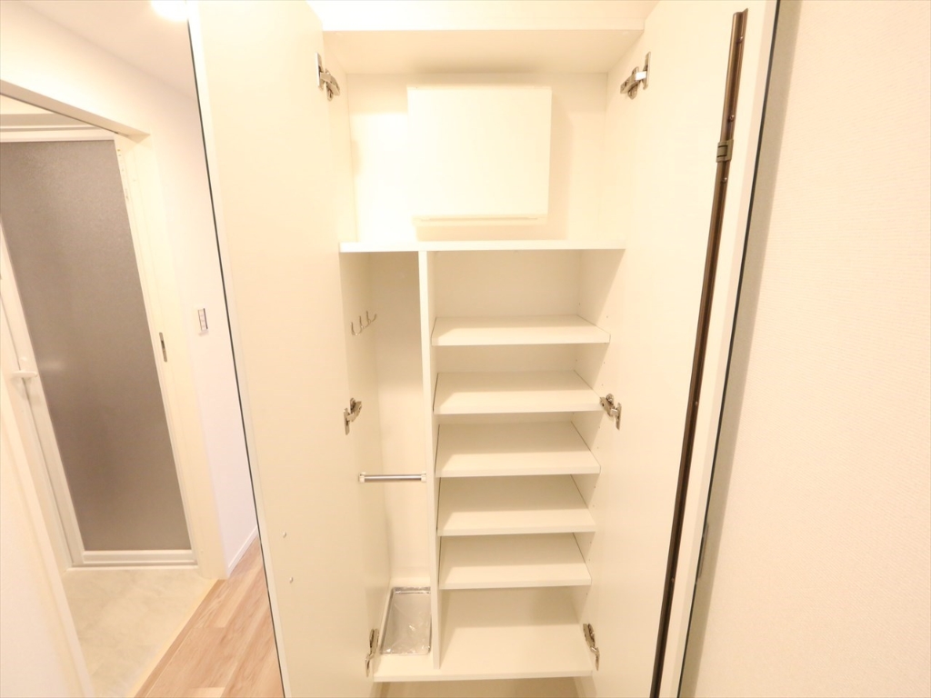 玄関　玄関（シューズボックス充実）