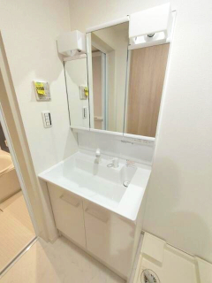 洗面設備　朝の支度にも助かる、独立の洗髪洗面化粧台