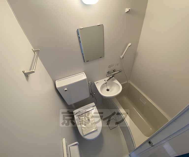 バス・シャワールーム　お手入れがしやすいユニットバスです。