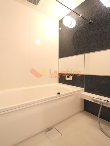 バス・シャワールーム　お風呂で日々の疲れを落としましょう※反転タイプになります。