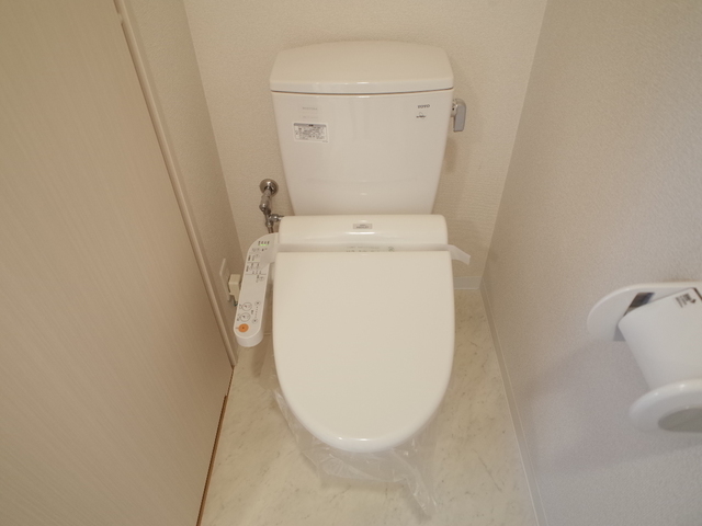 トイレ　温水洗浄便座