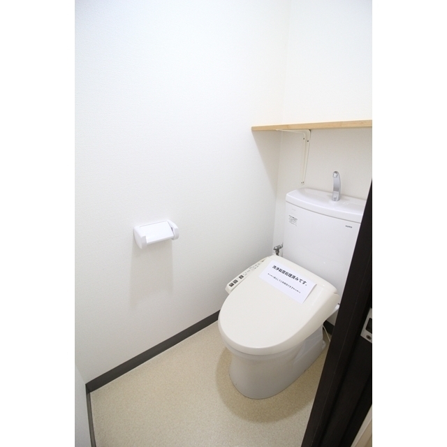 トイレ　１０５号室の写真となります