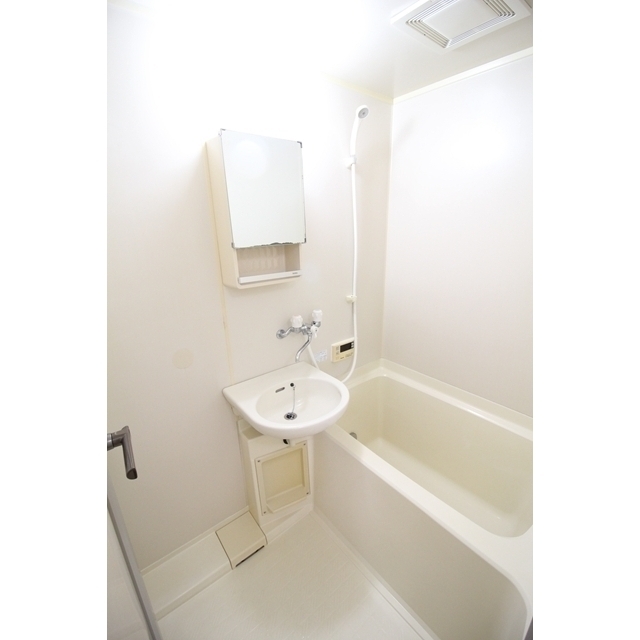 バス・シャワールーム　１０５号室の写真となります