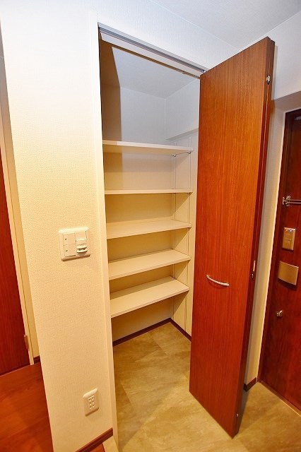 エントランス　★トールタイプシューズBOXなので棚を外せばブーツも置けます