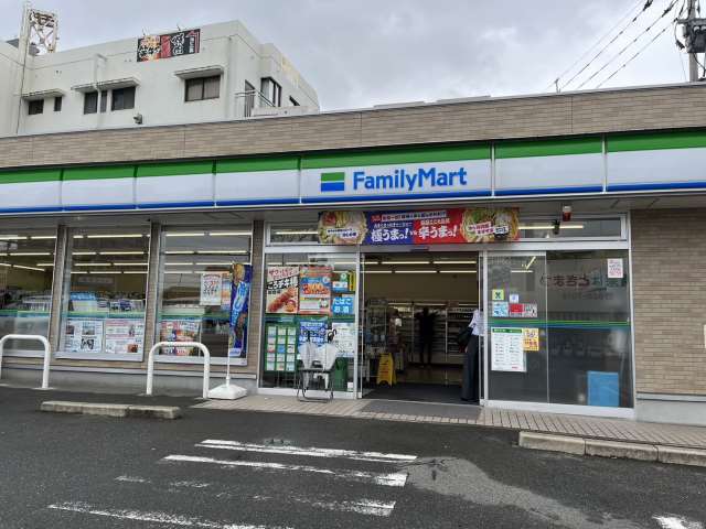 コンビニ　ファミリーマート太宰府五条駅前店（コンビニ）まで695m
