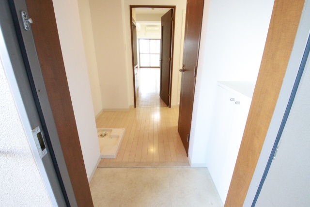 玄関　※別室の参考写真の為、現況優先です。