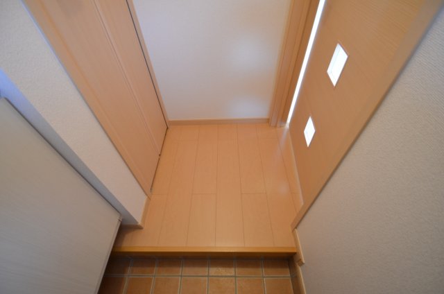 玄関　収納付玄関