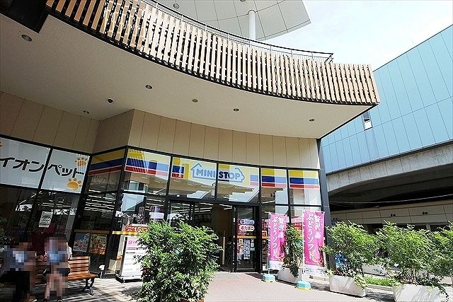 コンビニ　ミニストップイオンレイクタウン店（コンビニ）まで947m