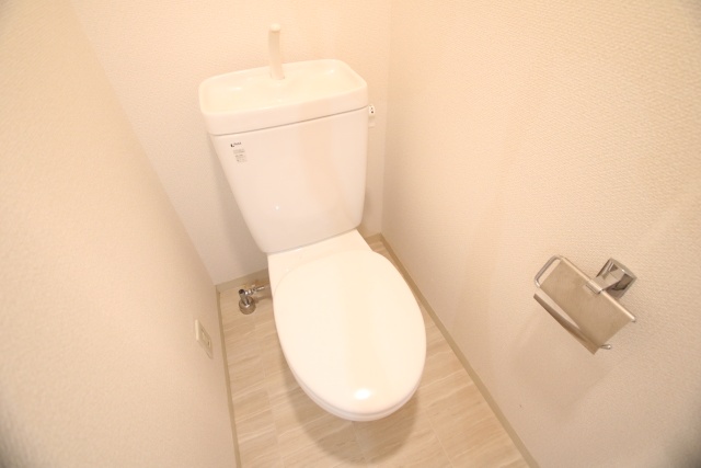 トイレ　※別室の参考写真の為、現況優先です。