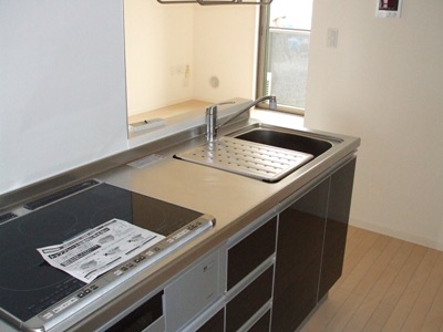 キッチン　３口ＩＨヒーター付き