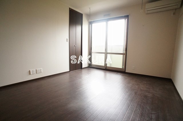 居室・リビング　使いやすい形の為、レイアウトを楽しめます♪