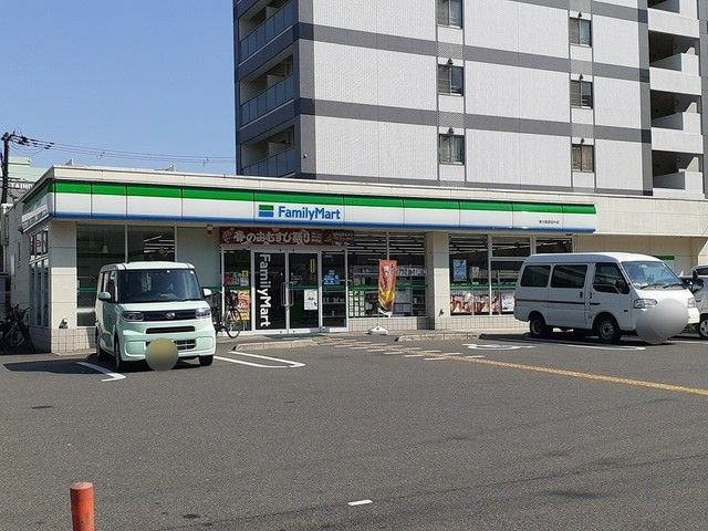 コンビニ　ファミリーマート様（コンビニ）まで500m