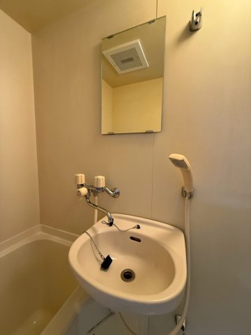 洗面設備　ゆったりとスペースのある洗面所