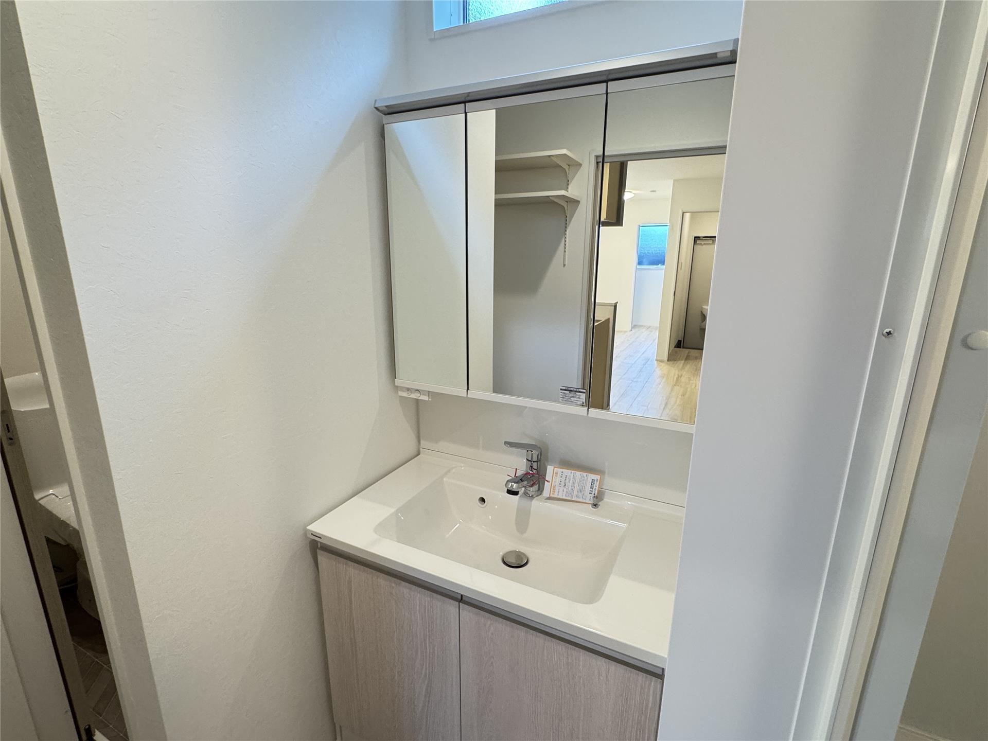 洗面設備　※同一仕様の参考写真です（色等異なる場合有）