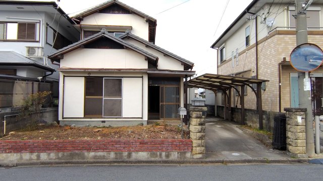 建物外観　庭付戸建て、駐車場２台