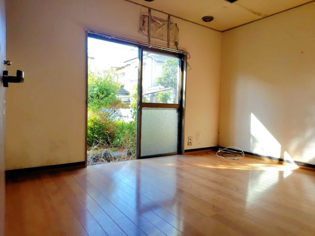 居室・リビング　日当たりのいい南向き洋室