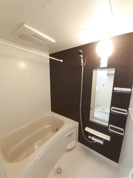 バス・シャワールーム　追焚と乾燥機能完備（イメージ）