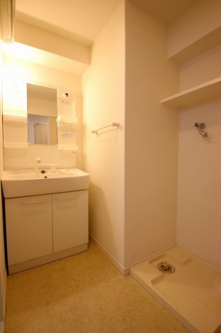 洗面設備　使いやすい洗面所です