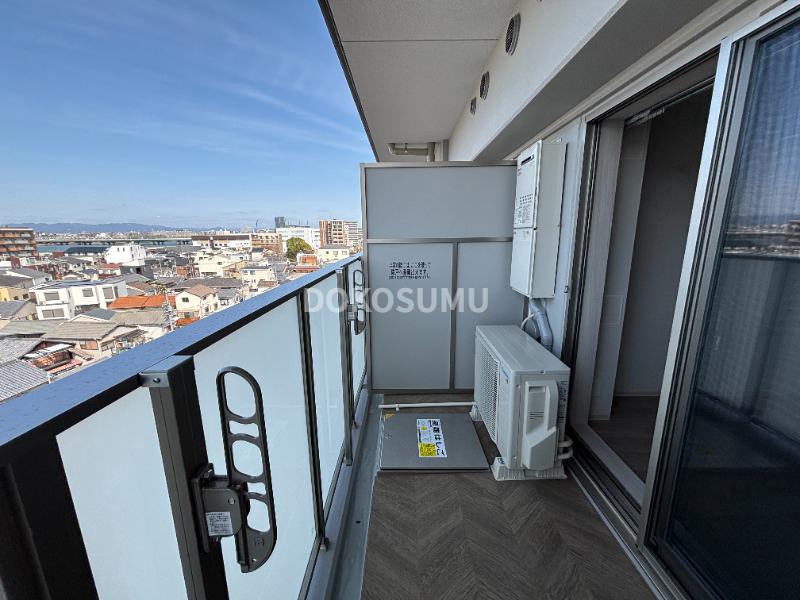 バルコニー　心地よい風と光を感じる、暮らしの楽しみが広がる場所。